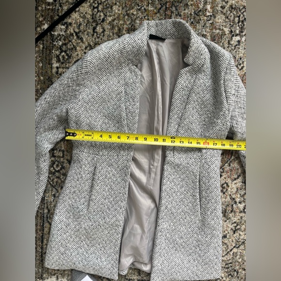 VICI Tayshia Gray Herringbone Coat - Picture 6 of 11